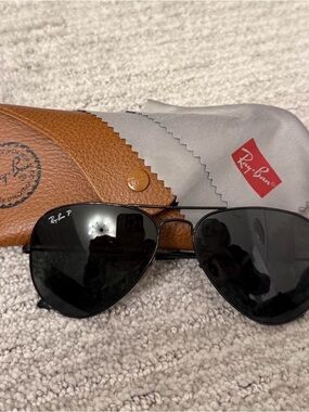 Ray-Ban Black Aviator Sunglasses with Polarized Lenses